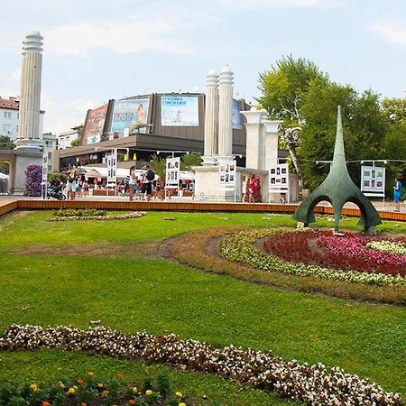 Festival And Congress Centre Appartment Varna Bagian luar foto