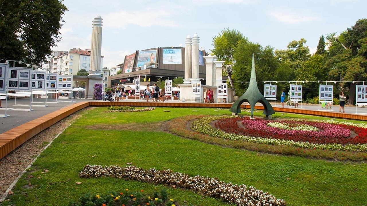 Festival And Congress Centre Appartment Varna Bagian luar foto